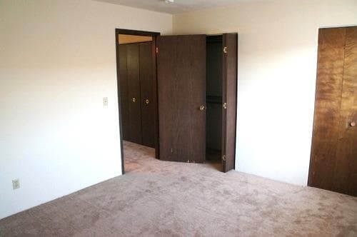 Building Photo - 822 White Oak Dr