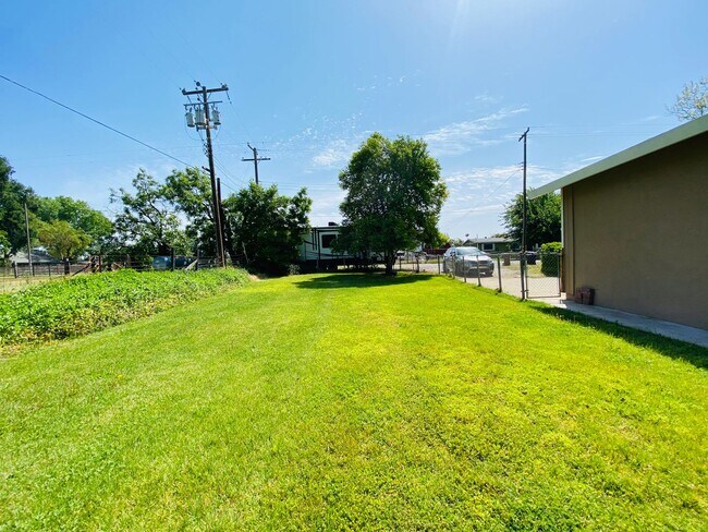 Building Photo - 9635 Titan Rd