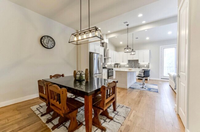 Building Photo - 823 Mansfield St