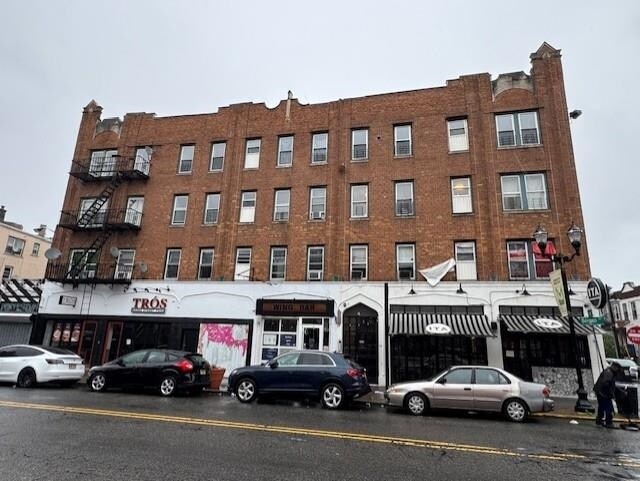 Primary Photo - 686 Bergen Ave