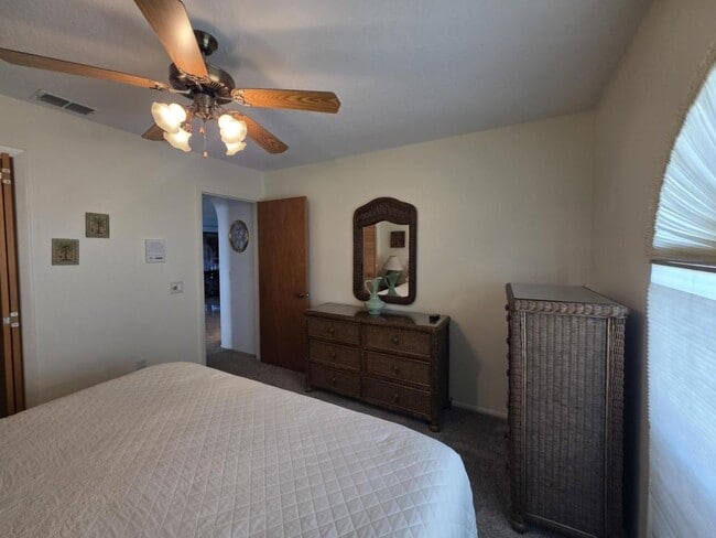 Building Photo - 4261 Paradise Cir