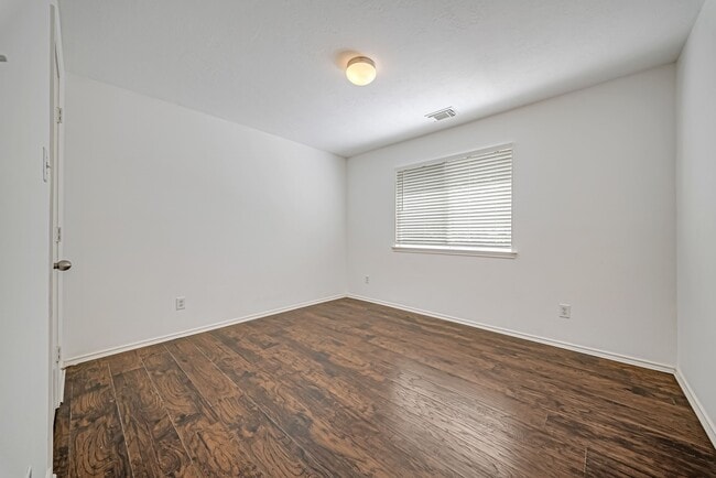 Building Photo - 33127 Cottonwood Bend