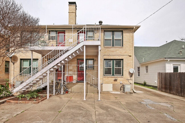Building Photo - 5924 La Vista Dr