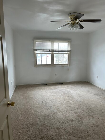 Building Photo - 19 Sycamore Dr