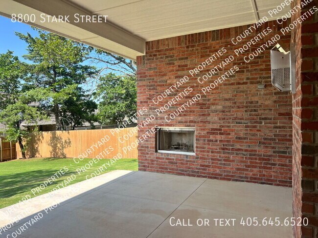 Building Photo - 8800 Stark St