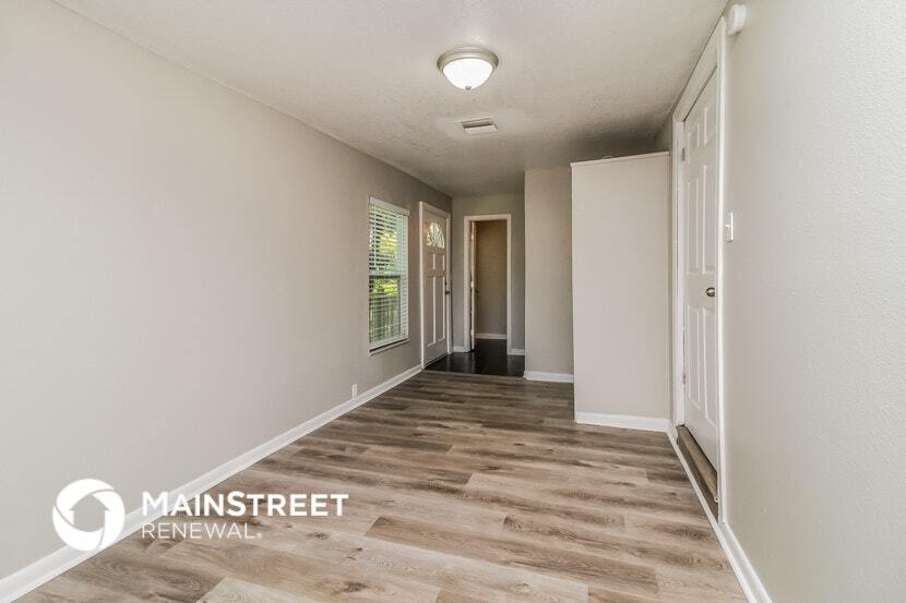 Building Photo - 1335 E 3rd Ave