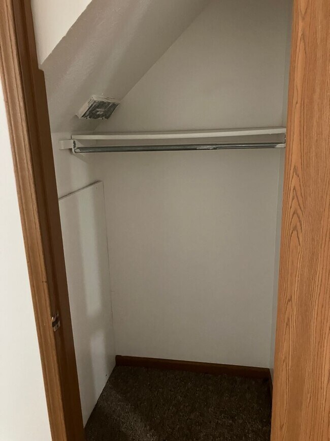 Building Photo - Spacious 2-Bedroom Living in a Quiet Commu...