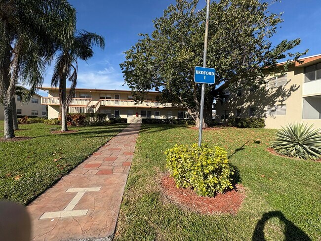 Building Photo - 230 Bedford E