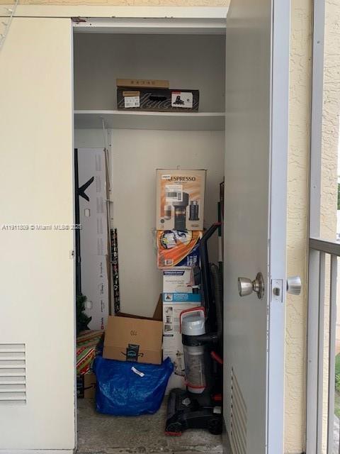 Building Photo - 8205 Lake Dr