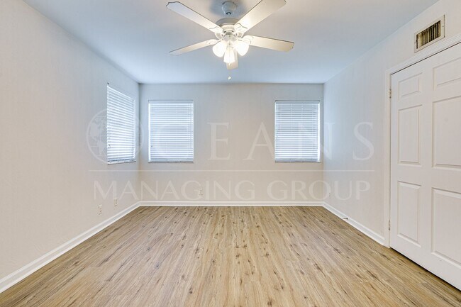 Building Photo - 517 University Blvd