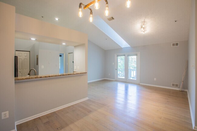 Building Photo - Lovely 2 BR/2 BA Condo in Germantown!