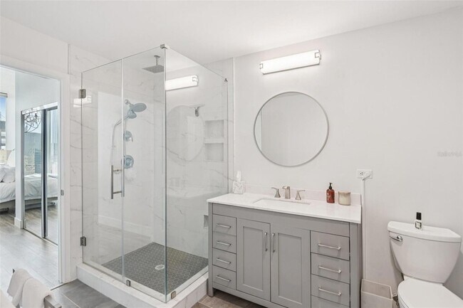 Building Photo - 777 N Ashley Dr