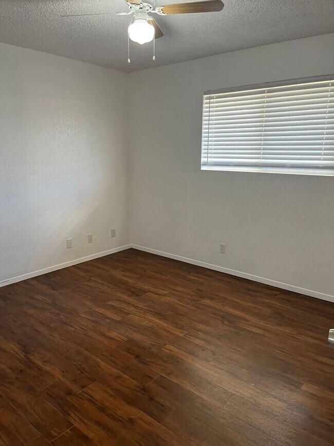 Building Photo - ***4 BEDROOM/2 BATHROOM IN PRESCOTT VALLEY***