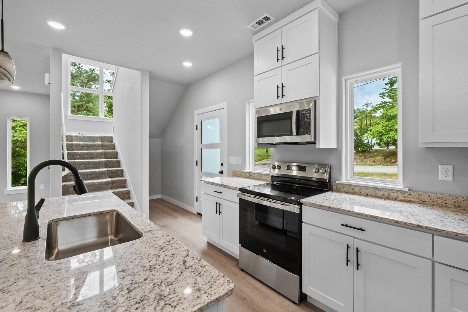 Building Photo - 2 Brightling Ln