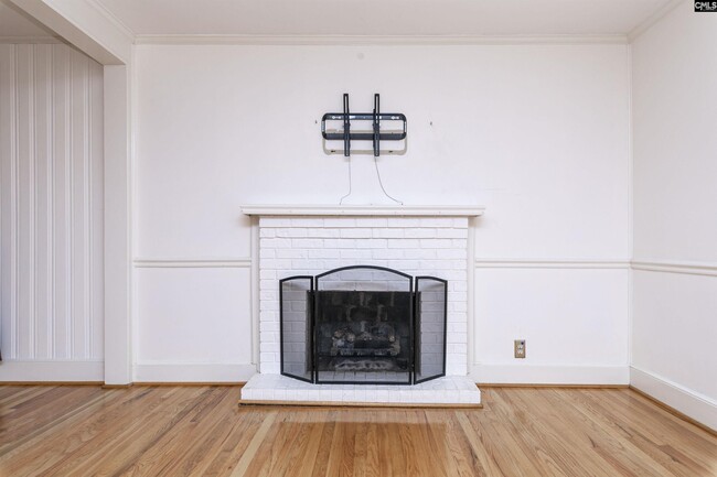 Building Photo - 941 E Ave