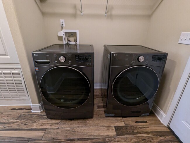 Building Photo - 2216 Chapparel St