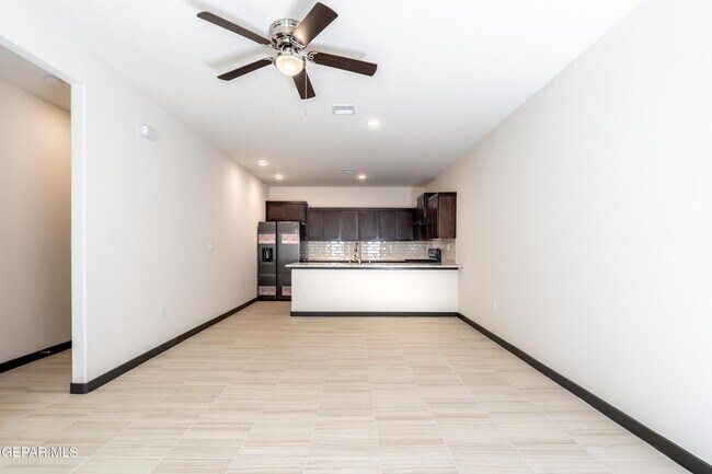 Building Photo - 8945 Robert Dr