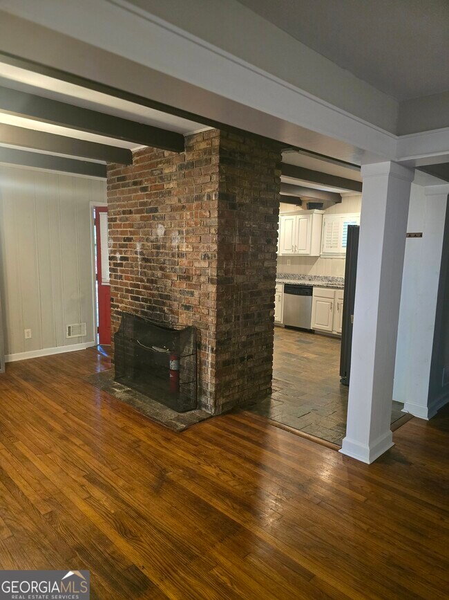 Building Photo - 2675 Headland Dr