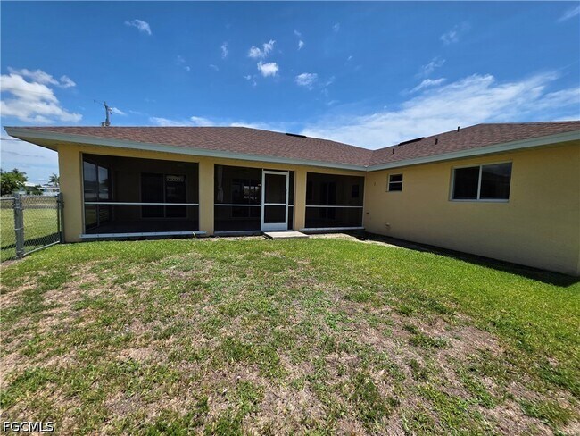 Building Photo - 4614 SW 9th Pl
