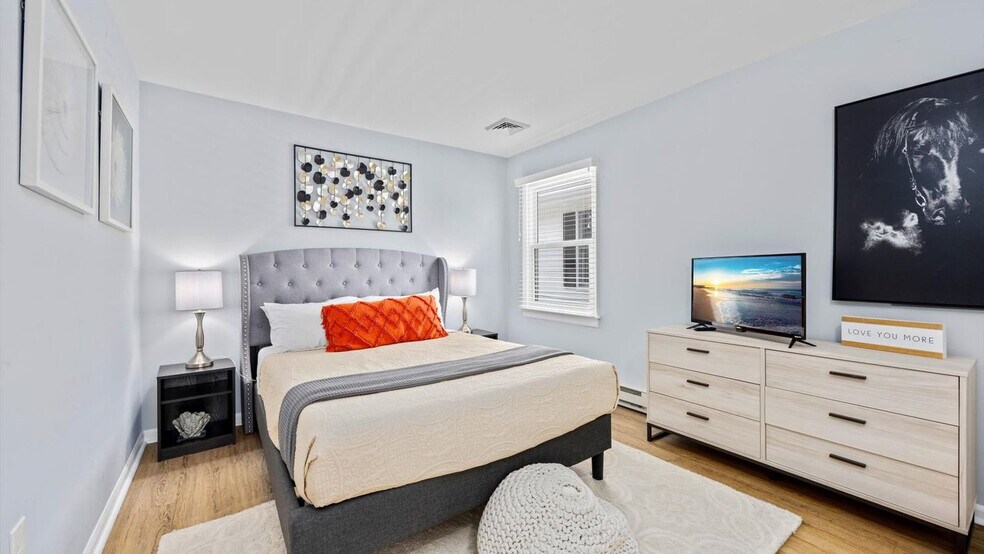 Building Photo - 714 West Ave