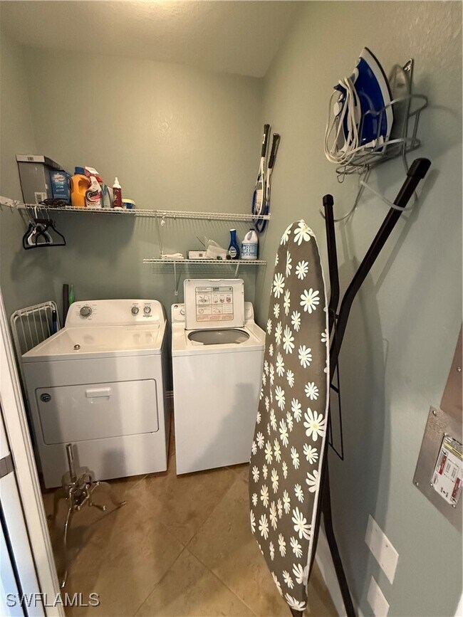 Building Photo - 9719 Acqua Ct