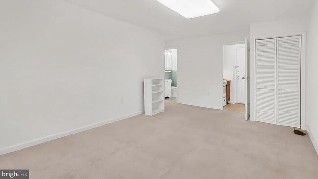 Building Photo - 10201 Grosvenor Pl