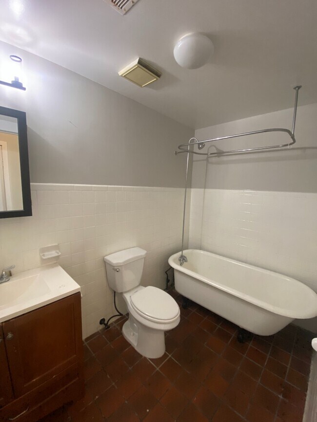 Building Photo - 917a Geyer