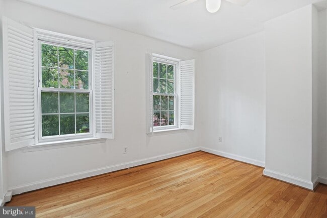 Building Photo - 830 New Hampshire Ave NW