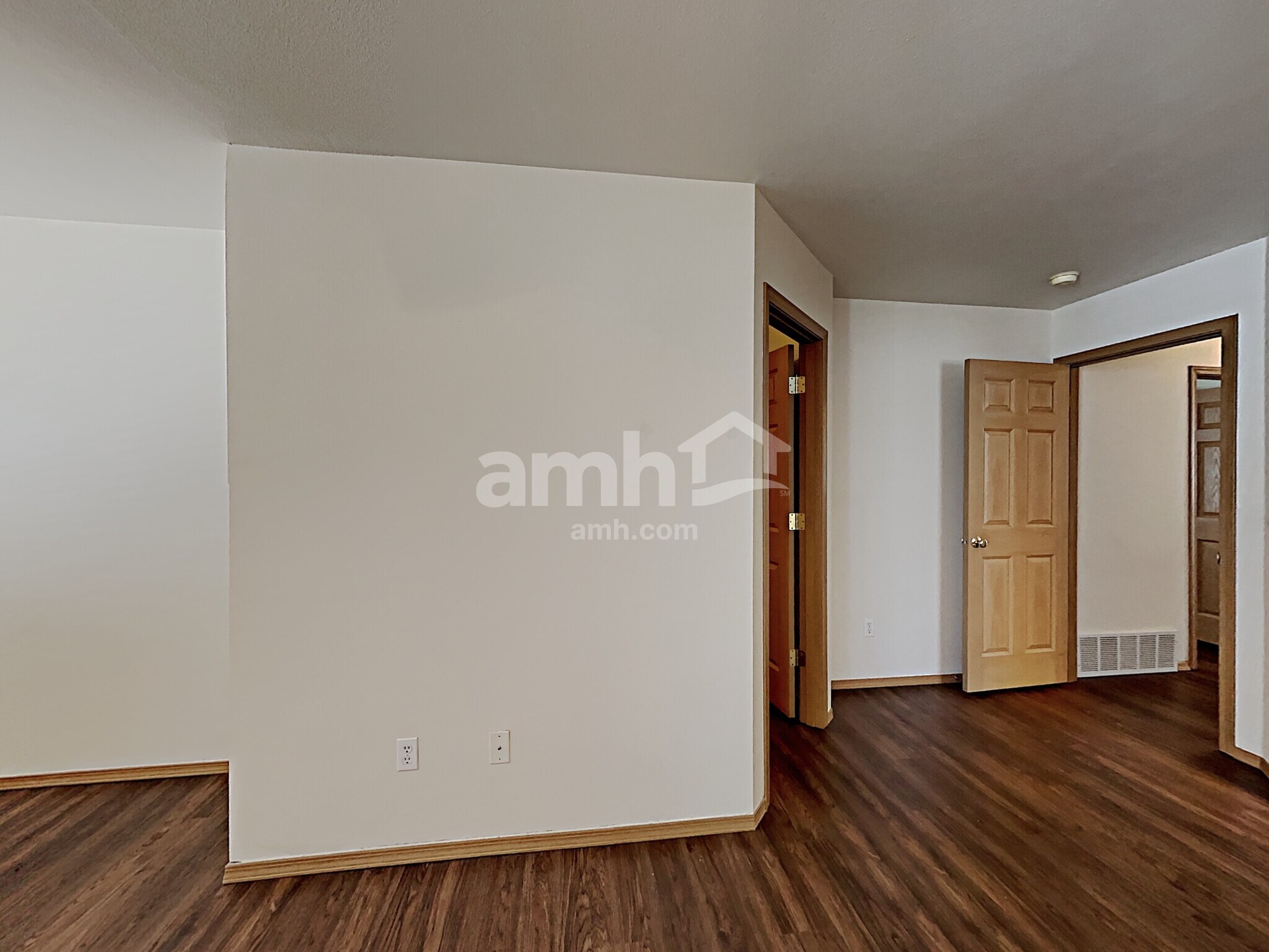 Building Photo - 2808 6th St SE