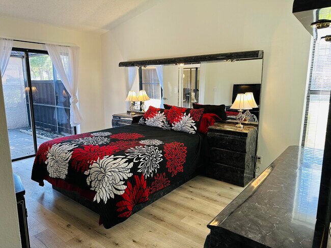 Building Photo - 3953 Cocoplum Cir