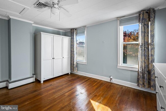 Building Photo - 719 S Montford Ave