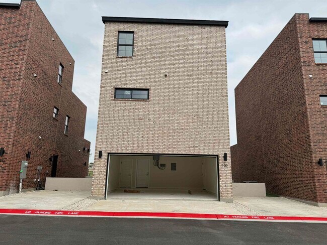 Building Photo - 210 Veracruz Dr