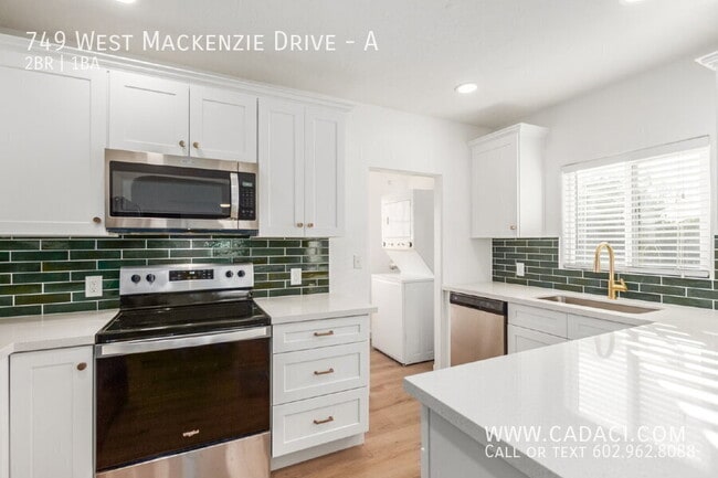 Building Photo - 749 W MacKenzie Dr