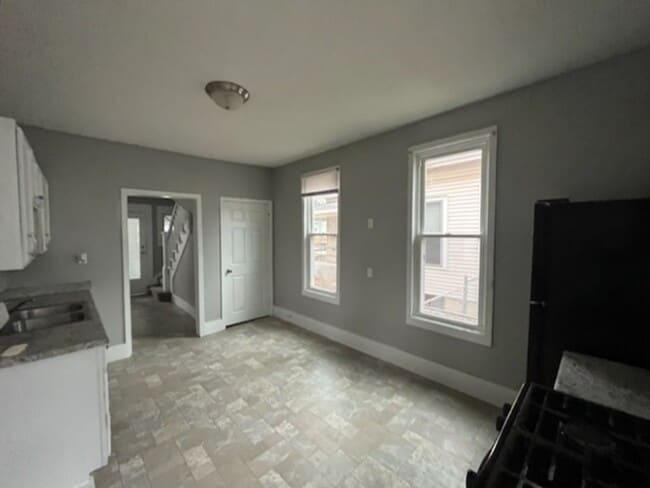 Building Photo - Nice 2 Bedroom 1 Bath House with Garage in...
