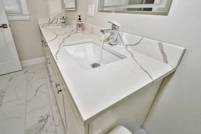 Building Photo - 54 Williams Ave