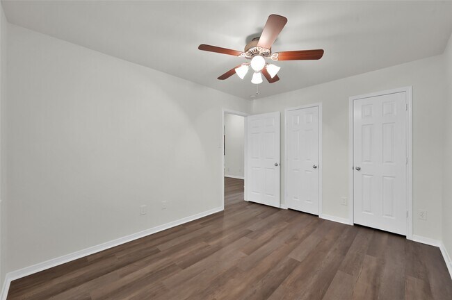 Building Photo - 10 Barker Ridge Ct