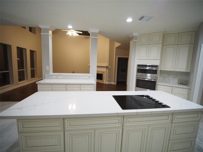Building Photo - 5423 Montbury Ln