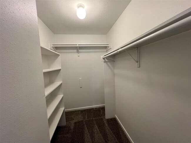 Building Photo - 855 Augusta Dr