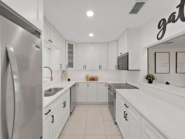 Building Photo - 4610 W Bay Villa Ave