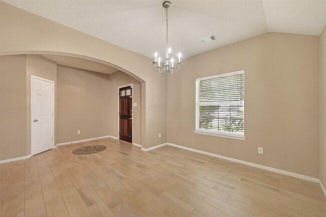 Building Photo - 926 Dracena Ct