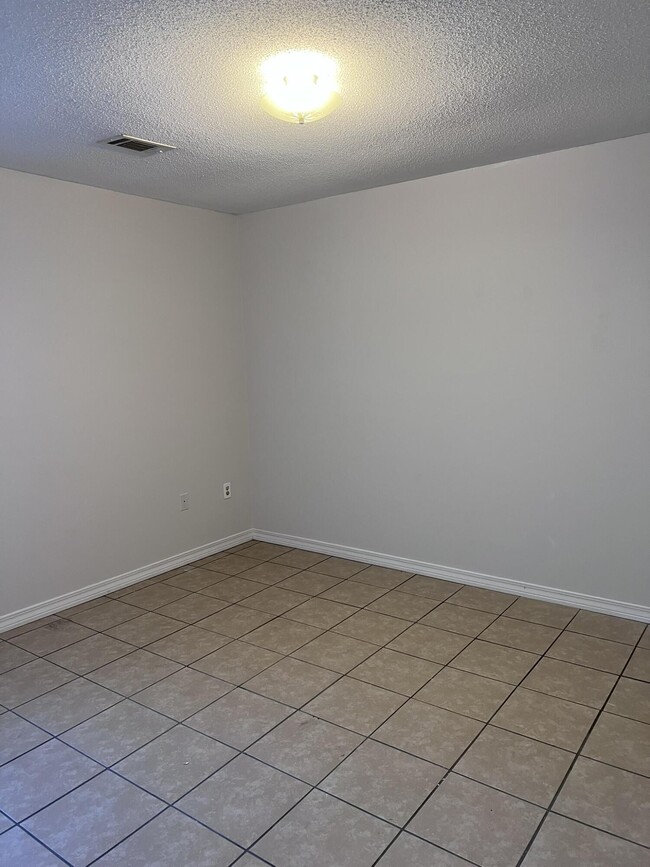 Building Photo - 122 Lake St