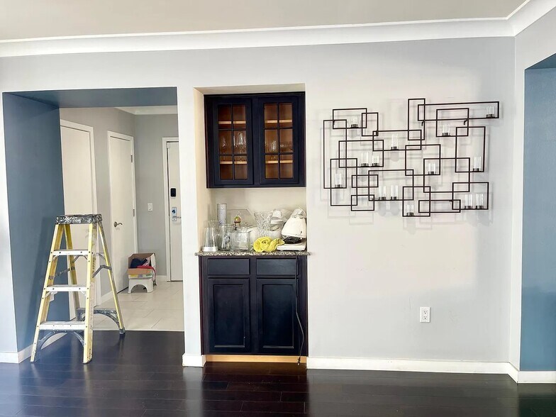 Living room - 1222 S Westgate Ave