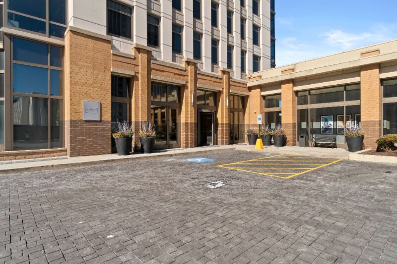 Building Photo - 600 W Kinzie St