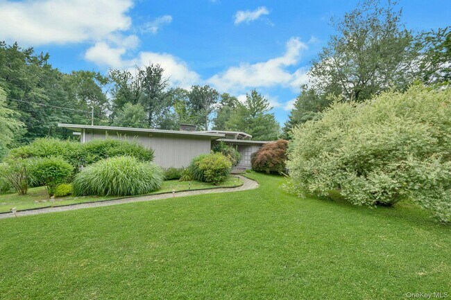 Building Photo - 107 Holly Pl