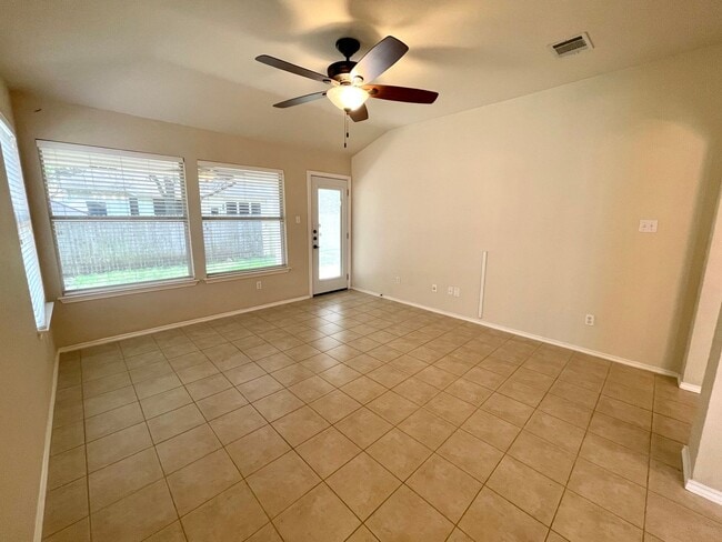 Building Photo - Well-Maintained 3 bedroom, 2 bathroom in Northwood