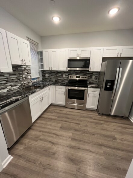 Building Photo - 4107 W Girard Ave