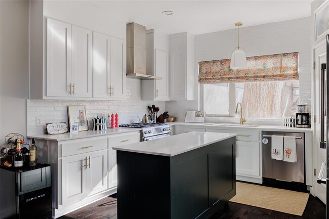 Building Photo - 2412 Wilson St