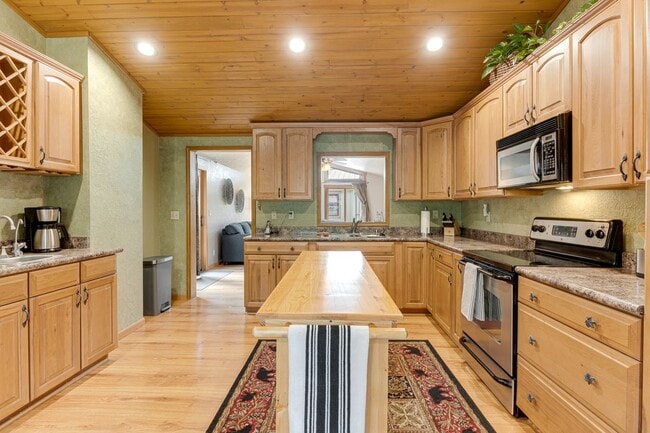 Building Photo - Peaceful Mountain Retreat with Stunning Views in Mount Charleston!