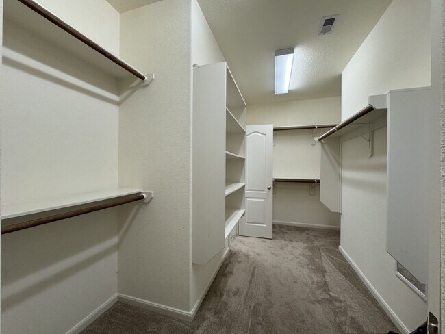 Building Photo - 197 Bloomhill Pl