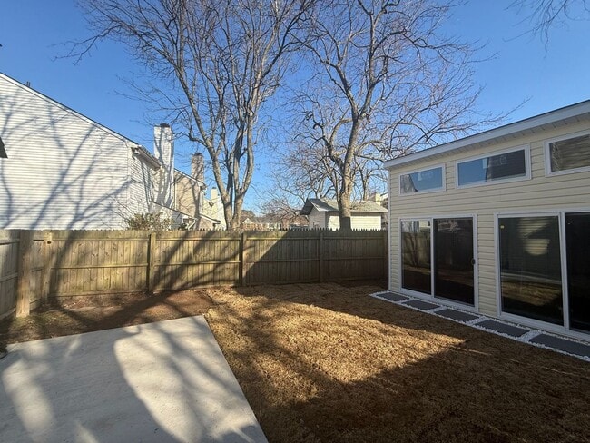 Building Photo - BeautifullyTownhome in Sought-After Indian Lakes * Ask Abut Our Zero Deposit*